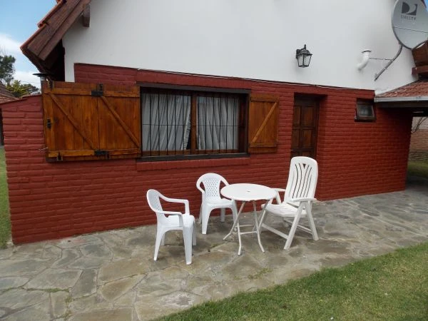 Excelente Chalet - 4 Ambientes - Único - Ubicado en zona única y residencial. - Casa/Chalet en San Bernardo