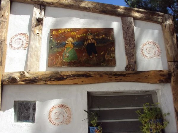 Cabaña artesanal muy segura - 6 cuadas del mar se puede ir caminando - Cabaña en Claromecó
