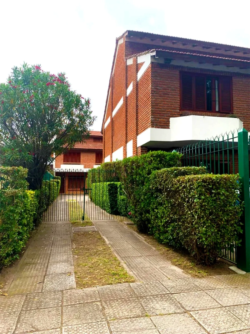 Dúplex de Tres Plantas - De Excelencia - A 5 cuadras del Mar - Zona Céntrica Residencial - Dúplex/Tríplex en San Bernardo