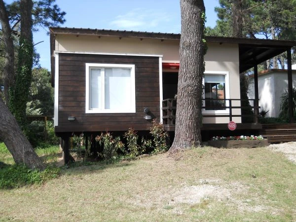 Amplio Chalet - Zona Exclusiva - Ubicado a 400mts del mar - A metros de Cariló - Casa/Chalet en Valeria del Mar