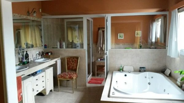 Excelente Casa - 4 ambientes - Espaciosa - Gran Confort. - A 8 cuadras del Mar y a 10 cuadras del Centro Comercial.  - Casa/Chalet en Villa Gesell
