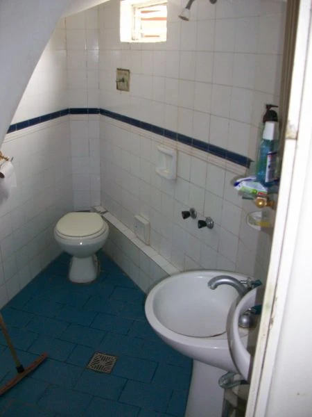 Excepcional ubicación - Muy bien ambientado y confortable - Súmamente acogedor. - A 1 cuadra del Mar, sobre la Calle Principal.  - Dúplex/Tríplex en La Lucila del Mar