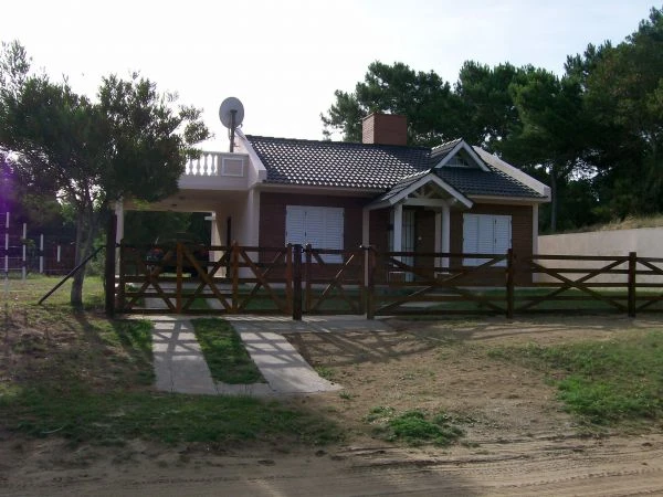 Espectacular Chalet - 3 ambientes - Con doble altillo - A 400 mts del Mar. - Casa/Chalet en Nueva Atlantis