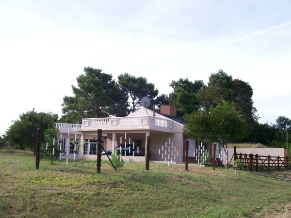 Espectacular Chalet - 3 ambientes - Con doble altillo - A 400 mts del Mar. - Casa/Chalet en Nueva Atlantis