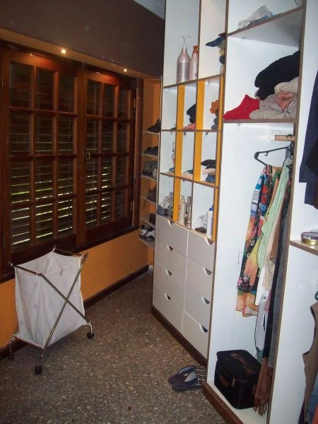 Excelente propiedad - Construida sobre terreno de 30 x 33 de Fondo - Esquina - Barrio Escurra Medrano - A 1 cuadra de Av San Bernardo. - Casa/Chalet en San Bernardo