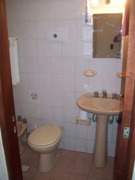 Excelente propiedad - Construida sobre terreno de 30 x 33 de Fondo - Esquina - Barrio Escurra Medrano - A 1 cuadra de Av San Bernardo. - Casa/Chalet en San Bernardo