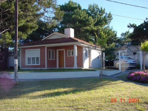 3 Ambientes - Entrada de Auto Techada - A 2 cuadras de la playa - Casa/Chalet en Aguas Verdes