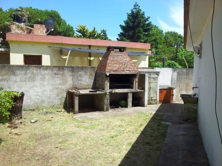 3 Ambientes - Entrada de Auto Techada - A 2 cuadras de la playa - Casa/Chalet en Aguas Verdes