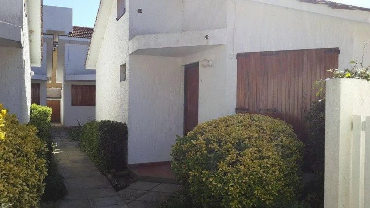 3 Ambientes en Excelente Estado - A 3 cuadras del Mar - A 2 cuadras del Centro de La Lucila. - Casa/Chalet en La Lucila del Mar