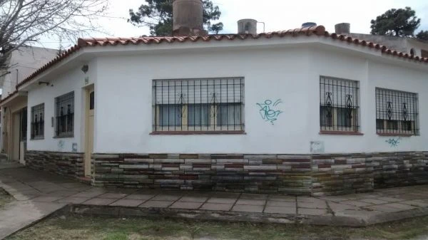 Hermosa casa totalmente equipada - A 3 cuadras del mar - a 6 cuadras de la peatonal - Casa/Chalet en Santa Teresita