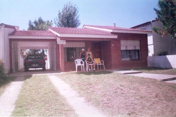 Amplio Chalet en Mar de Ajó para 8 personas - Ubicado a 2 cuadras del Mar - A 10 Cuadras del centro. - Casa/Chalet en Mar de Ajó