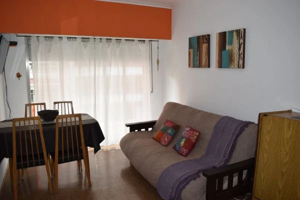 Muy luminoso y Excelente Ubicación. - A solo tres cuadras de las playas céntricas. - Departamento en Mar del Plata