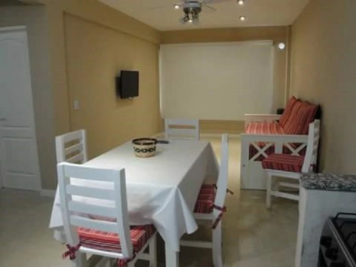 Departamentos con detalles de categoría - 2 ambientes y medio - Frente al mar, a 100 metros del Centro y a 100 metros del Muelle de Pesca. - Departamento en La Lucila del Mar