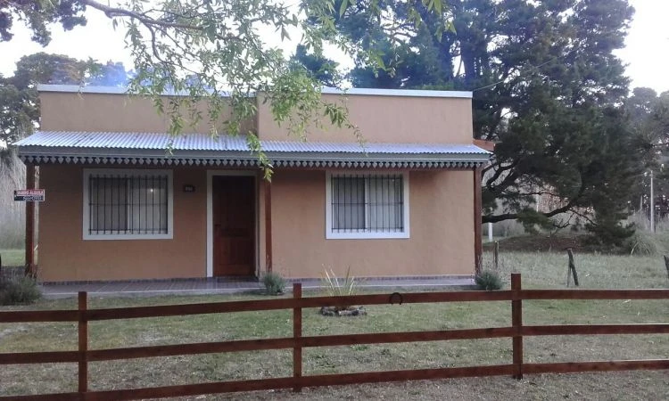 Casa en Alquiler en el Bosque de La Lucila del Mar - A 8 Cuadras del Mar - Casa/Chalet en La Lucila del Mar