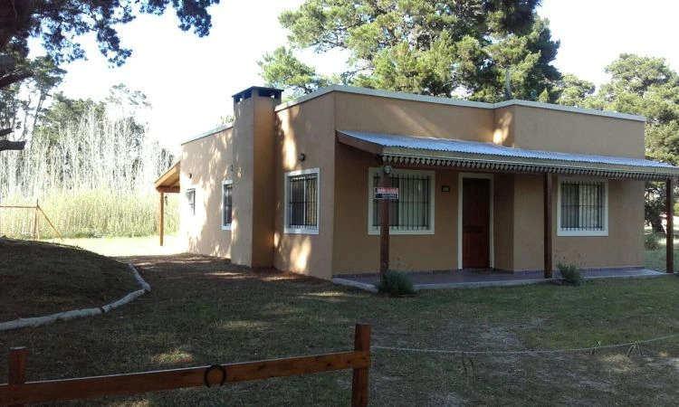 Casa en Alquiler en el Bosque de La Lucila del Mar - A 8 Cuadras del Mar - Casa/Chalet en La Lucila del Mar