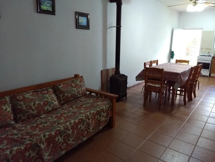 Chalet de 3 ambientes - Ubicado a pocos metros de la costanera y a una cuadra de la Av. principal. - Casa/Chalet en Aguas Verdes
