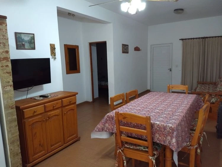 Chalet de 3 ambientes - Ubicado a pocos metros de la costanera y a una cuadra de la Av. principal. - Casa/Chalet en Aguas Verdes