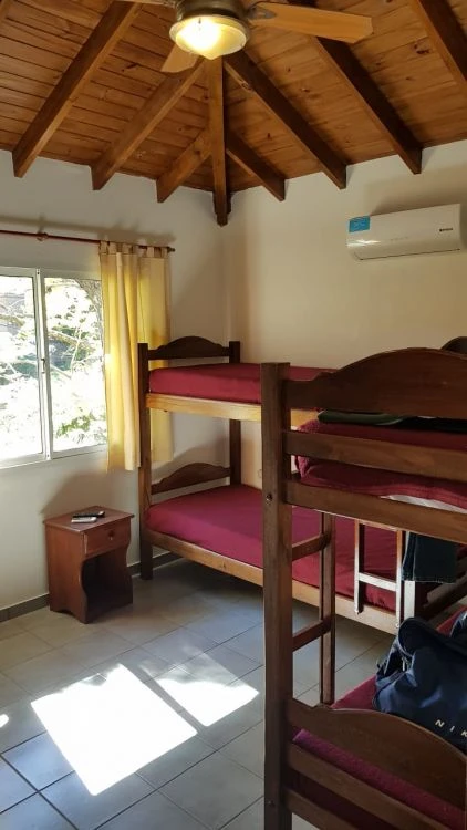 Chalet Cabaña en dos plantas, con entrada de auto privada. - Ubicado a 300mts. del mar. - Casa/Chalet en Costa del Este