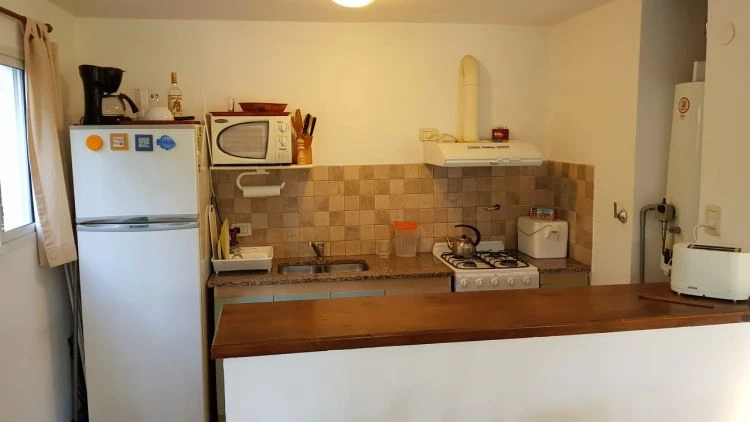 Chalet Cabaña en dos plantas, con entrada de auto privada. - Ubicado a 300mts. del mar. - Casa/Chalet en Costa del Este