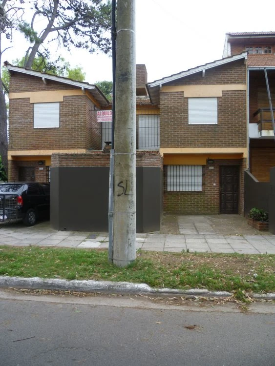 Excelente ubicación - A 3 cuadras de Chiozza, a 4 de la playa y a 2 de Av. San Bernardo - Dúplex/Tríplex en San Bernardo