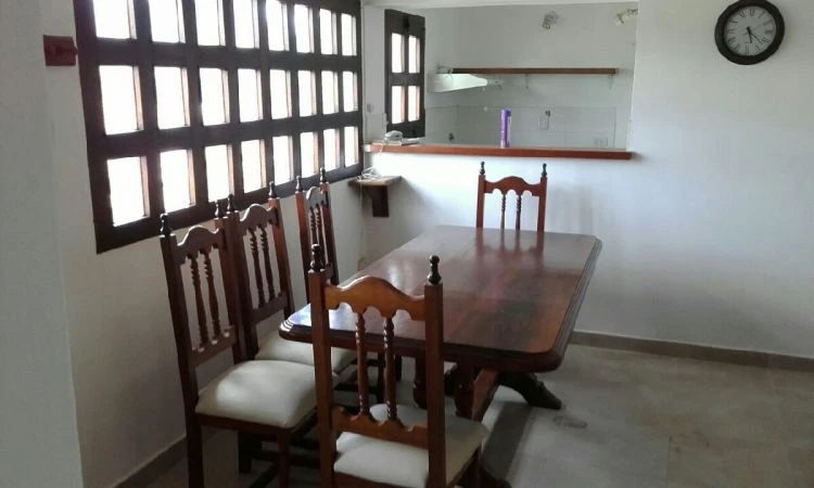 CASA PARA 8 PERSONAS FRENTE BALNEARIO LA PERGOLA - ALQUILER TEMPORARIO - Casa/Chalet en Valeria del Mar