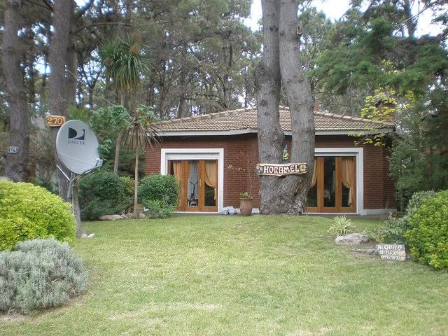 Horamel - Hermoso Chalet en el bosque - A 2 cuadras del Mar y a 1 cuadra del Centro Comercial - Casa/Chalet en Costa del Este