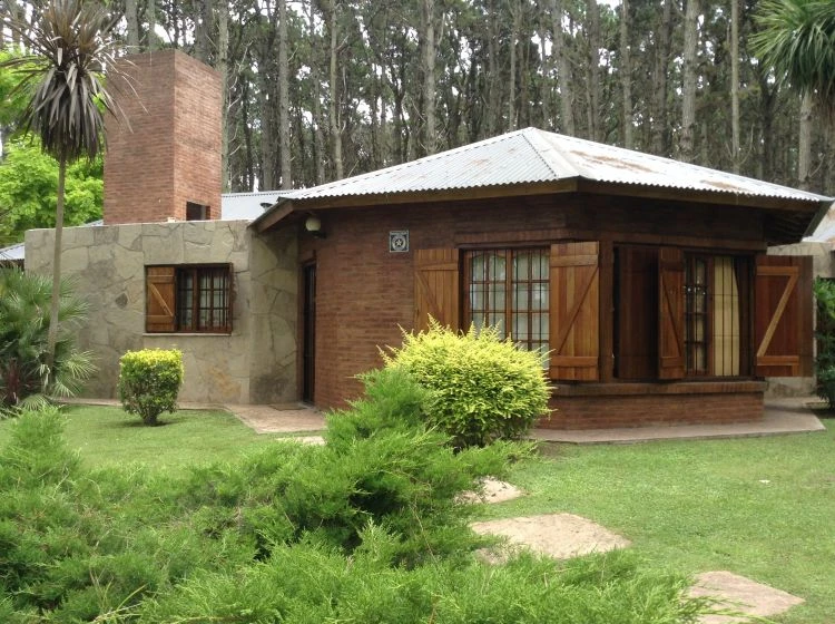 Hermosa Cabaña de 3 ambientes - A 4 cuadras del mar - Cabaña en La Lucila del Mar