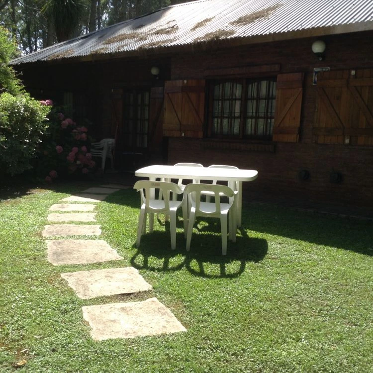 Hermosa Cabaña de 3 ambientes - A 4 cuadras del mar - Cabaña en La Lucila del Mar