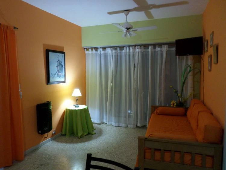 2 ambientes - Sobre Peatonal - A 1 cuadra de la playa - A 2 de Av. San Bernardo - Departamento en San Bernardo