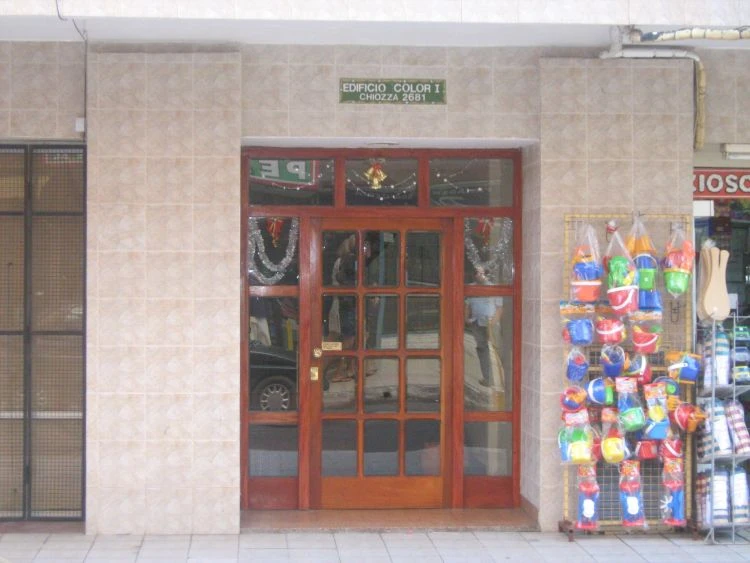 Dpto. 3 Ambientes sobre calle Chiozza - A una cuadra del mar, una y media de la Av. San San Bernardo y ubicado en plena peatonal - Departamento en San Bernardo