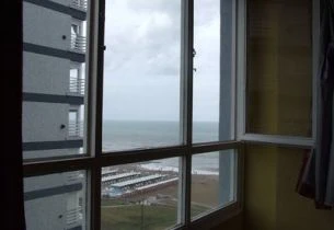 Hermoso departamento monoambiente frente al mar - Vista al mar y a mts de peatonal - Departamento en Miramar