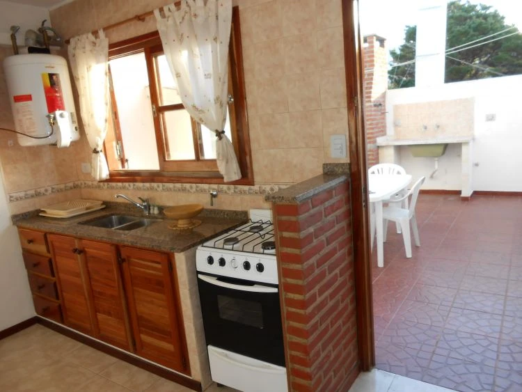 Amplios Departamentos nuevos al frente en primer piso con detalles de categoría - A 1 cuadra del mar. Zona centro. Ambientes amplios y luminosos. - Departamento en La Lucila del Mar