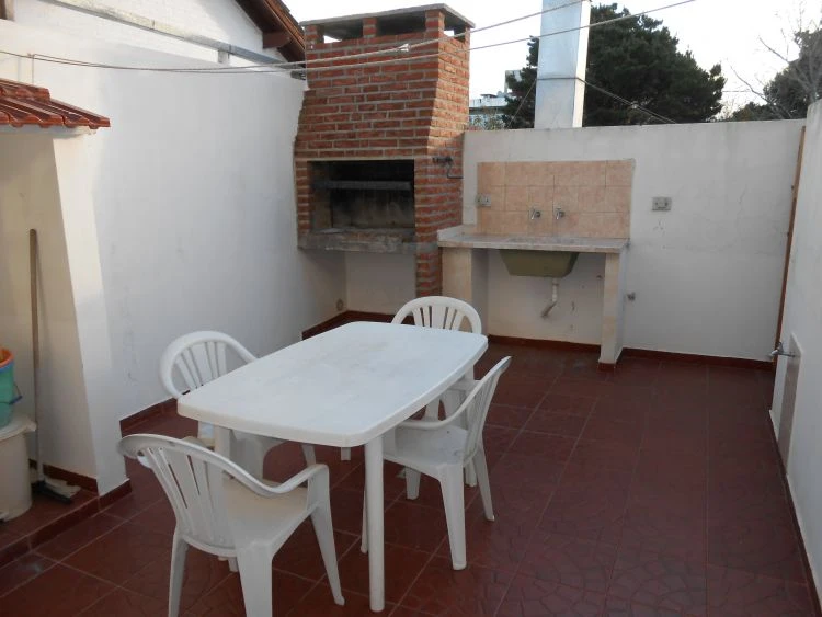 Amplios Departamentos nuevos al frente en primer piso con detalles de categoría - A 1 cuadra del mar. Zona centro. Ambientes amplios y luminosos. - Departamento en La Lucila del Mar
