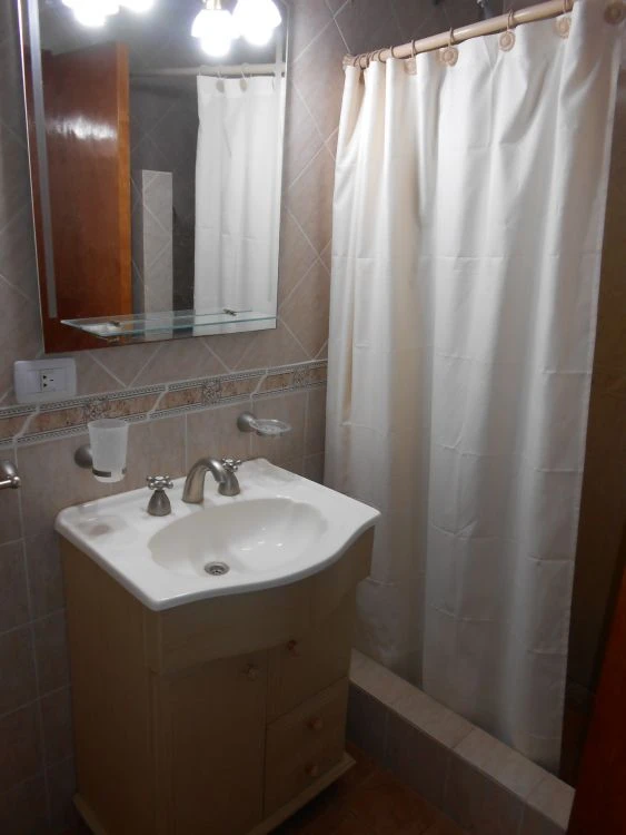 Amplios Departamentos nuevos al frente en primer piso con detalles de categoría - A 1 cuadra del mar. Zona centro. Ambientes amplios y luminosos. - Departamento en La Lucila del Mar