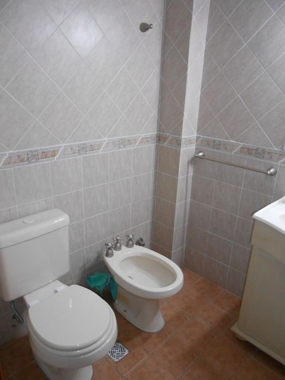 Amplios Departamentos nuevos al frente en primer piso con detalles de categoría - A 1 cuadra del mar. Zona centro. Ambientes amplios y luminosos. - Departamento en La Lucila del Mar