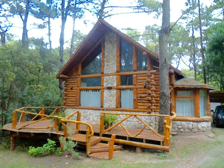 Samayhuasi I, cabaña ubicada en un entorno natural ideal para descansar - A 100mts del centro comercial y a 250mts del parador principal de la playa - Cabaña en Mar de las Pampas