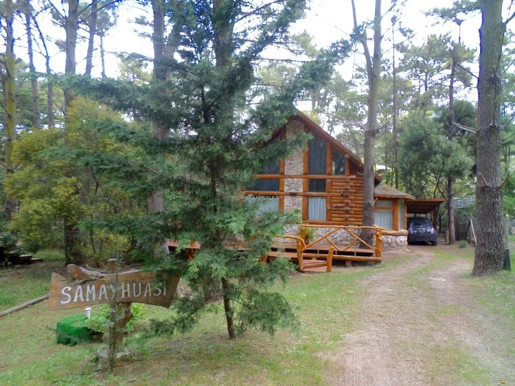 Samayhuasi I, cabaña ubicada en un entorno natural ideal para descansar - A 100mts del centro comercial y a 250mts del parador principal de la playa - Cabaña en Mar de las Pampas