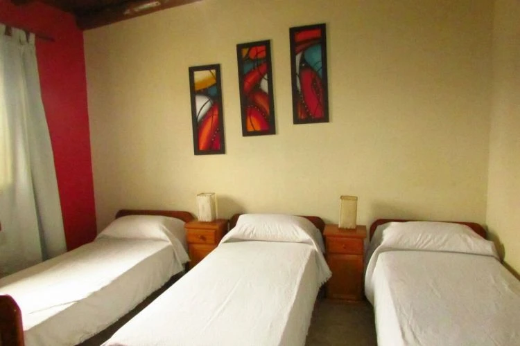 Cabaña Ñanderoga para 5 o 6 personas - Balcón terraza con vista al mar - Cabaña en San Clemente