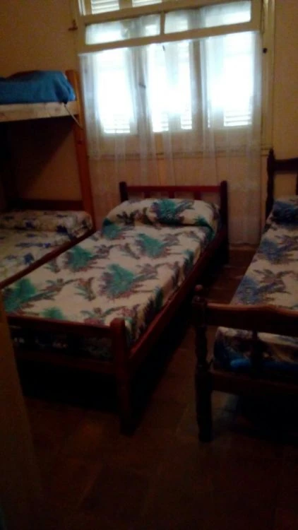 Chalet para 6 personas - Temporada 2018 - Sobre asfalto a 1 cuadra de la ruta y 5 cuadras de la playa - Casa/Chalet en La Lucila del Mar