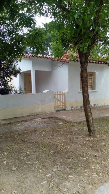 Chalet para 6 personas - Temporada 2018 - Sobre asfalto a 1 cuadra de la ruta y 5 cuadras de la playa - Casa/Chalet en La Lucila del Mar