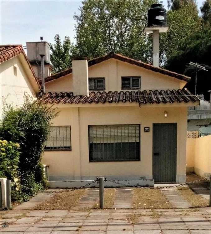 Chalet para 5 personas - Temporada 2018 - Sobre asfalto a 1 cuadra de la ruta y 5 cuadras de la playa - Casa/Chalet en La Lucila del Mar
