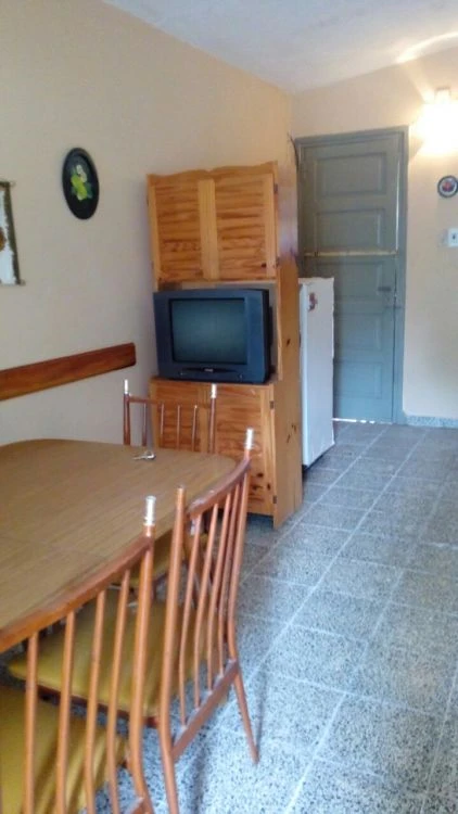 Chalet para 6 personas - Alquiler Temporada 2018 - Sobre asfalto a 1 cuadra de la ruta y 5 cuadras de la playa - Casa/Chalet en La Lucila del Mar