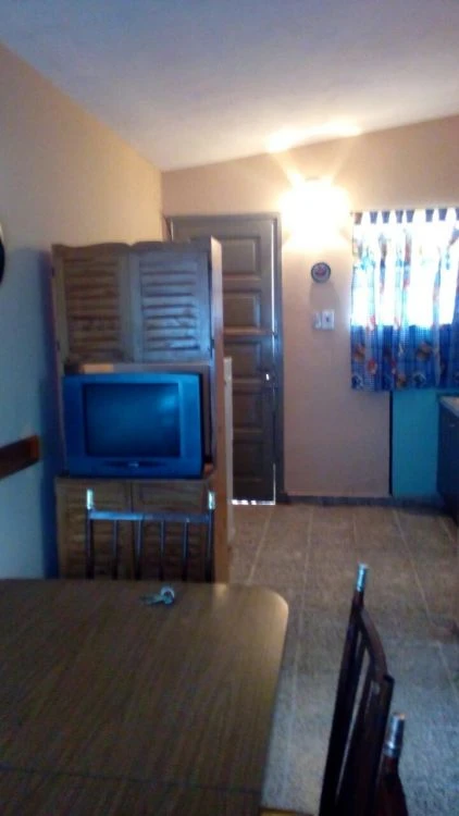Chalet para 6 personas - Alquiler Temporada 2018 - Sobre asfalto a 1 cuadra de la ruta y 5 cuadras de la playa - Casa/Chalet en La Lucila del Mar