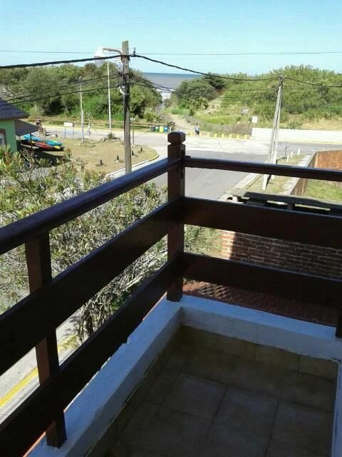 Departamento de 2 ambientes con balcón - A 20 metros de la playa - En 1° piso, a 20 metros de la playa - Departamento en Aguas Verdes