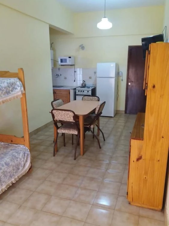 Departamento de 2 ambientes con balcón - A 20 metros de la playa - En 1° piso, a 20 metros de la playa - Departamento en Aguas Verdes
