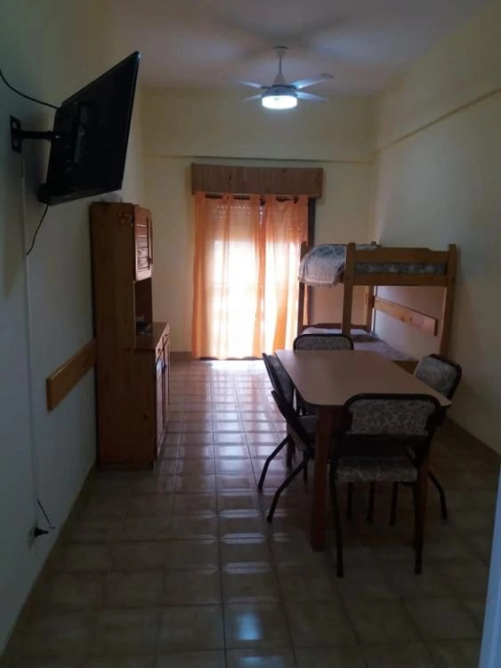 Departamento de 2 ambientes con balcón - A 20 metros de la playa - En 1° piso, a 20 metros de la playa - Departamento en Aguas Verdes