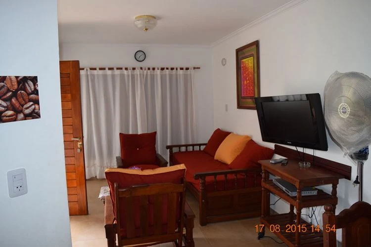 Dúplex En Alquiler - Corrientes Al 100 - La Lucila Del Mar - 1 cuadra y media de la playa - a 2 del centro comercial - a 3 del muelle - a 2 cuadras del pinar - Dúplex/Tríplex en La Lucila del Mar