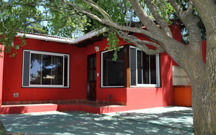 Cabaña equipada para 4 personas - Zona residencial - Muy tranquila - A 7 cuadras de la playa y a 5 cuadras del centro - Cabaña en Mar de Ajó