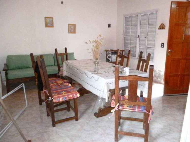 Excelente propiedad a cuadras del mar - Ubicada a 4 cuadras de la playa - Casa/Chalet en La Lucila del Mar