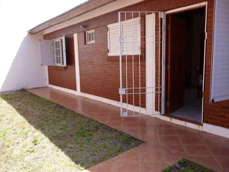 Excelente propiedad a cuadras del mar - Ubicada a 4 cuadras de la playa - Casa/Chalet en La Lucila del Mar